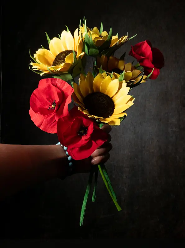 Bouquet sposa girasoli in carta fatto a mano da Jessica Ciaffarini di Unusual Bouquet