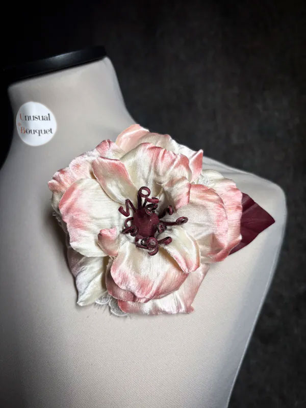 Spilla Fatta a Mano Pelle Seta Design Esclusivo Moda