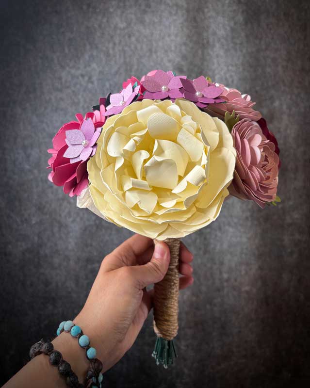 Bouquet fiori di carta tonalità del rosa