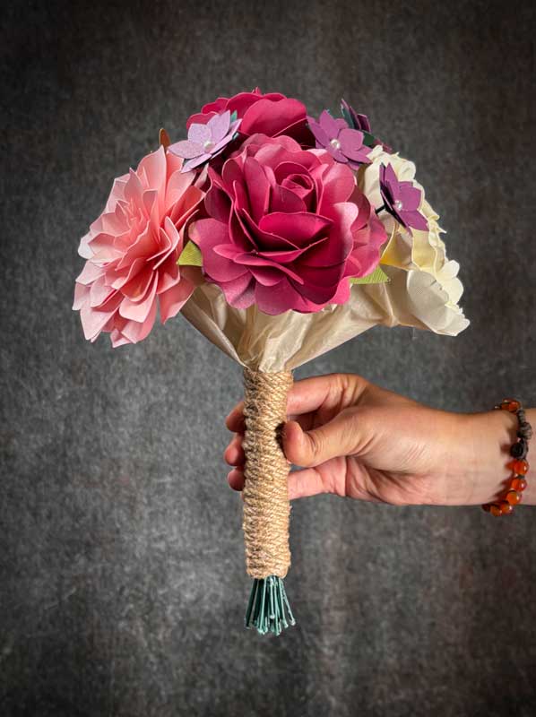 Bouquet fiori di carta tonalità del rosa