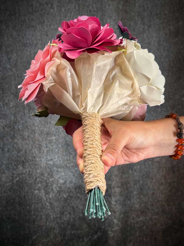 Bouquet fiori di carta tonalità del rosa