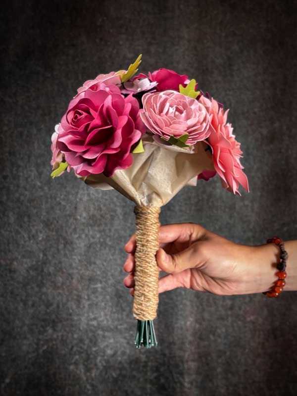 Bouquet fiori di carta tonalità del rosa
