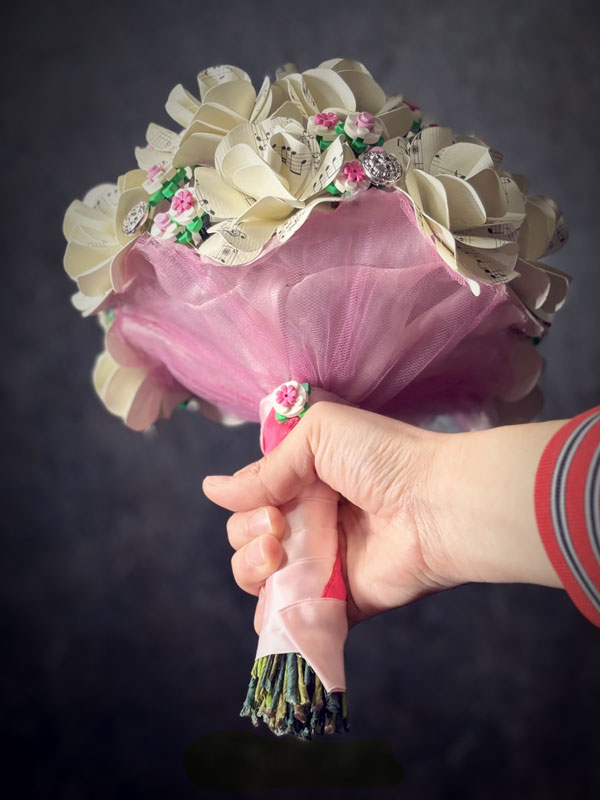 Bouquet sposa fiori di carta e bottoni vintage artigianale Italia
