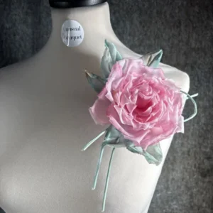 Spilla corsage rosa seta rosa e menta realizzata a mano in italia. Bouquet alternativi, Unusual Bouquet