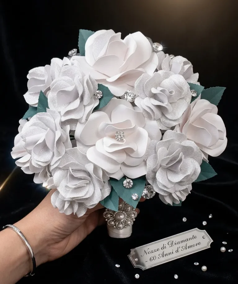 Bouquet di rose bianche e gardenie di carta per le nozze di diamante - 60 anni matrimonio